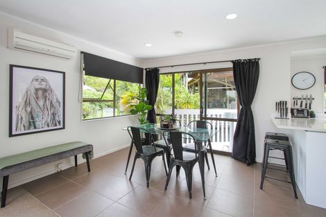 Photo of property in 1/27 Sovereign Place, Glenfield, Auckland, 0629
