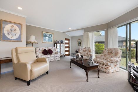 Photo of property in 5 Burnt Oak Drive, Pyes Pa, Tauranga, 3112