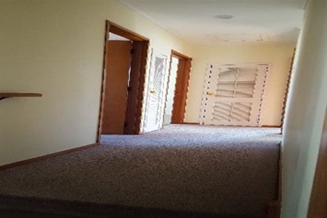 Photo of property in 4 Cypress Place, Sunnynook, Auckland, 0620