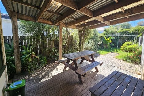 Photo of property in 2a Arahoe Road, New Lynn, Auckland, 0600