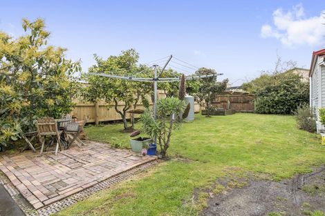 Photo of property in 10 Kaumatua Place, Te Atatu Peninsula, Auckland, 0610