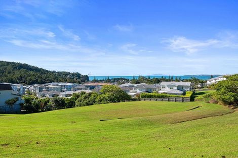 Photo of property in 2/18 Ngahere Views, Orewa, 0931