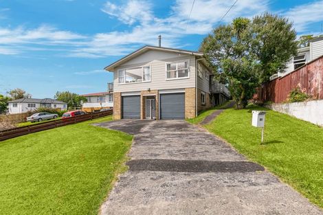 Photo of property in 17 Divich Avenue, Te Atatu South, Auckland, 0610