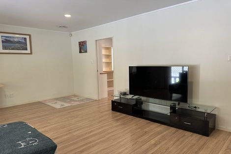 Photo of property in 1/15 Mandica Place, Sunnynook, Auckland, 0632