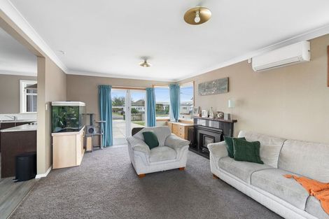 Photo of property in 2 Quinn Road, Levin, 5510