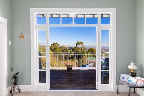 Photo of property in 104 Dyers Pass Road, Cashmere, Christchurch, 8022