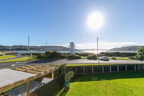 Photo of property in 1/163 Rongotai Road, Rongotai, Wellington, 6022