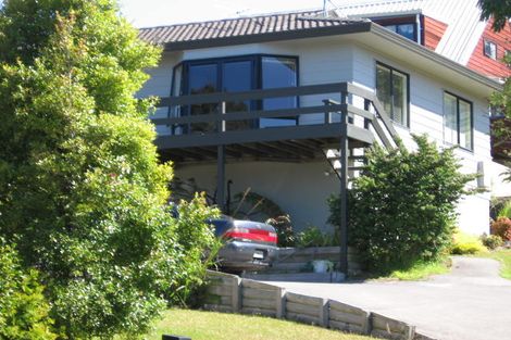Photo of property in 2/14 Kirkdale Place, Northcross, Auckland, 0632