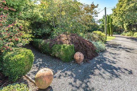 Photo of property in 1 Weraroa Road, Waverley, 4510