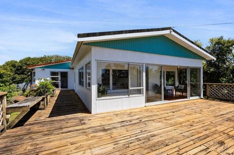 Photo of property in 20 Onaero Beach Road, Onaero, Waitara, 4383