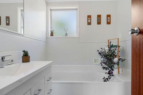 Photo of property in 69 Awaruku Road, Torbay, Auckland, 0630