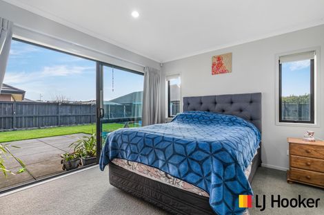 Photo of property in 31 Harbour Crest Drive, Waiuku, 2123