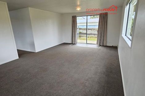 Photo of property in 71 Queenwood Road, Levin, 5510