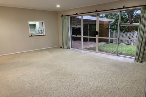 Photo of property in 20 Edgewater Grove, Orewa, 0931
