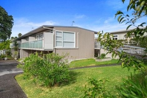 Photo of property in 4/77 Old Lake Road, Narrow Neck, Auckland, 0624