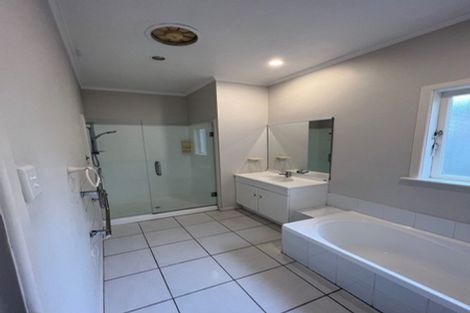 Photo of property in 2/160 East Coast Road, Forrest Hill, Auckland, 0620