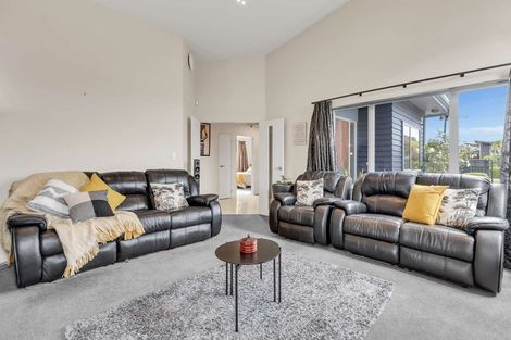 Photo of property in 5 Chestnut Close, Kelvin Grove, Palmerston North, 4414