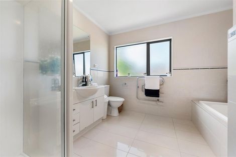 Photo of property in 98 Jeffs Road, Flat Bush, Auckland, 2016