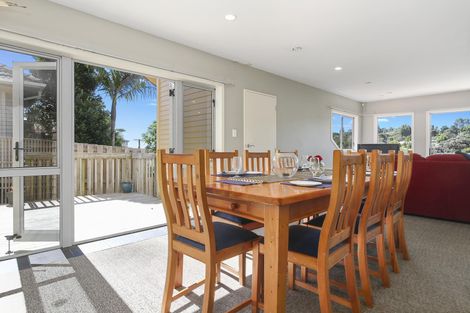 Photo of property in 10c Earl Road, Titirangi, Auckland, 0604