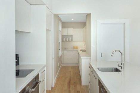 Photo of property in 21 Saint Andrews Square, Strowan, Christchurch, 8052