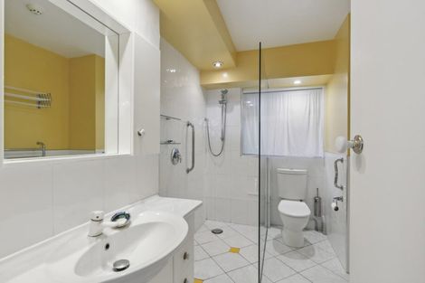 Photo of property in Jerningham Apartments, 20 Oriental Terrace, Oriental Bay, Wellington, 6011