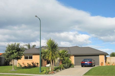Photo of property in 19 Evansbel Place, Papamoa Beach, Papamoa, 3118