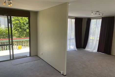 Photo of property in 2/668 Beach Road, Browns Bay, Auckland, 0630