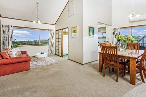 Photo of property in 14 King Richard Place, Browns Bay, Auckland, 0630