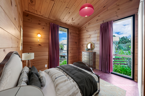 Photo of property in 2 Ensign Place, Hillcrest, Auckland, 0627