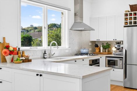 Photo of property in 22 Hunters Hill, Havelock North, 4130