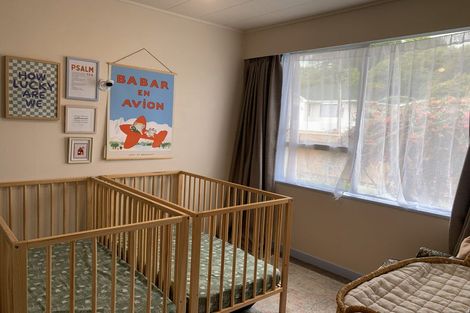 Photo of property in 3 Hawthorn Crescent, Stokes Valley, Lower Hutt, 5019