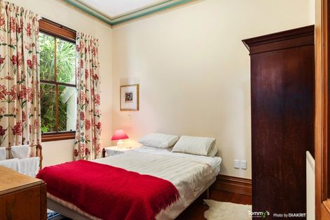 Photo of property in 25 Fairview Crescent, Kelburn, Wellington, 6012