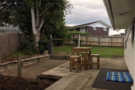 Photo of property in 11 Temuri Place, Glendene, Auckland, 0602