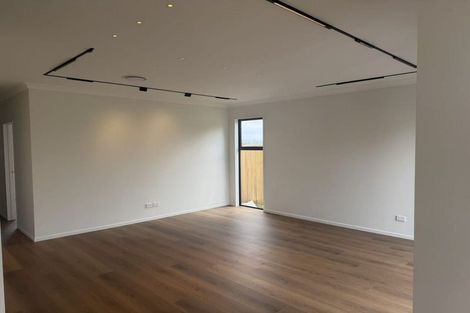 Photo of property in 13 Taipahitini Road, Rosehill, 2113