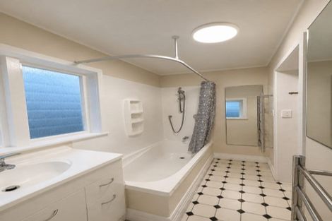 Photo of property in 74 Wright Street, Mount Cook, Wellington, 6021