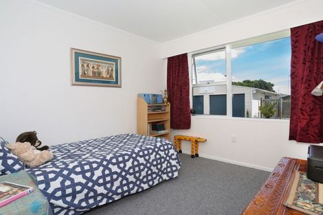 Photo of property in 4 Acacia Street, Kelvin Grove, Palmerston North, 4414