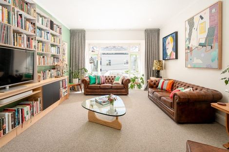 Photo of property in 16 Hawker Street, Mount Victoria, Wellington, 6011