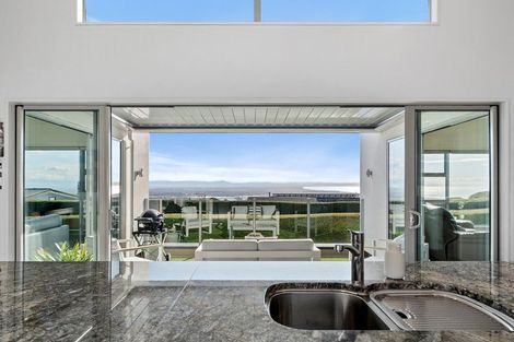 Photo of property in 241 Mount Pleasant Road, Mount Pleasant, Christchurch, 8081