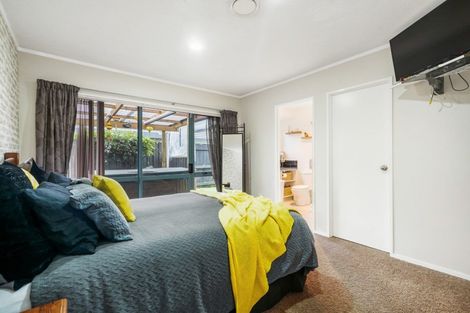 Photo of property in 1 Caesar Roose Drive, Glenview, Hamilton, 3206