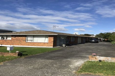 Photo of property in 2/32 Eastern Beach Road, Eastern Beach, Auckland, 2012