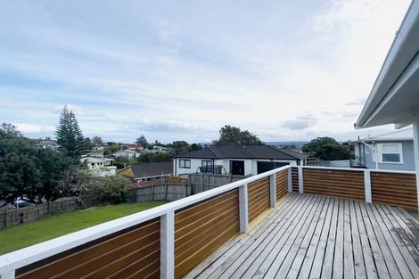 Photo of property in 18a Sylvan Crescent, Te Atatu South, Auckland, 0610