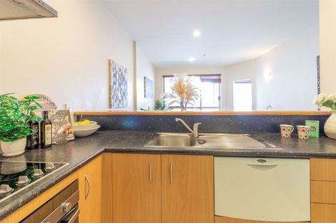 Photo of property in Stadium Garden Flats, 305/107 Thorndon Quay, Pipitea, Wellington, 6011