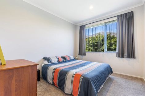 Photo of property in 17 Larmer Drive, Kumeu, 0810