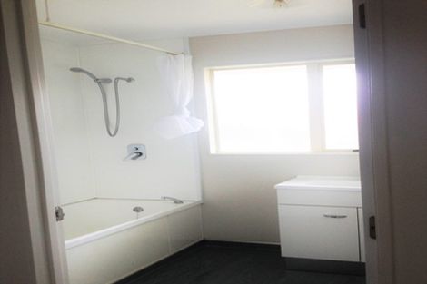 Photo of property in 17 Cretian Crescent, Henderson, Auckland, 0612