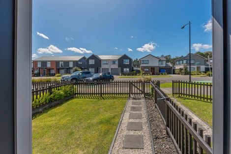 Photo of property in 4 Lumbarda Drive, Kumeu, 0810