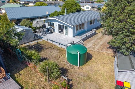 Photo of property in 16 Karaka Street, Otaki Beach, Otaki, 5512