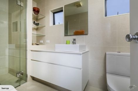 Photo of property in 28 Oakford Park Crescent, Greenhithe, Auckland, 0632