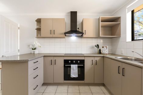 Photo of property in 185 Keri Vista Rise, Papakura, 2110