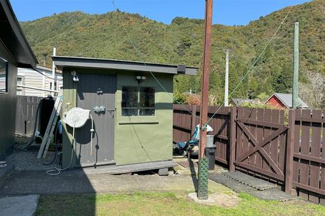 Photo of property in 20 Ramsay Street, Blacks Point, Reefton, 7830