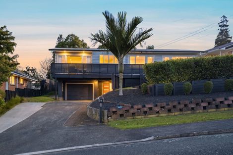 Photo of property in 6 Brouder Place, Hillpark, Auckland, 2102